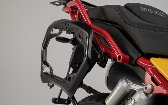 PRO Seitenträger. Schwarz. Moto Guzzi V85 TT (19-23). - Bild 4