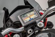 Navi-Halter am Lenker. Schwarz. Moto Guzzi V85 TT (19-23).