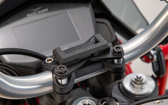 Navi-Halter am Lenker. Schwarz. Moto Guzzi V85 TT (19-23). - Bild 4