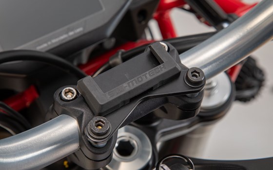 Navi-Halter am Lenker. Schwarz. Moto Guzzi V85 TT (19-23). - Bild 5