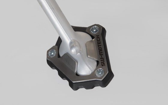 Seitenständerfuß-Verbreiterung. Schwarz/Silbern. Triumph 1200 Modelle (18-). - Bild 3