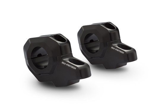 Lenkerverlegung für Ø 28 mm Lenker. H=30 mm. Verlegung um 22 mm. Schwarz. - Bild 1 Lenkerverlegung für Ø 28 mm Lenker. H=30 mm. Verlegung um 22 mm. Schwarz. - Bild 1