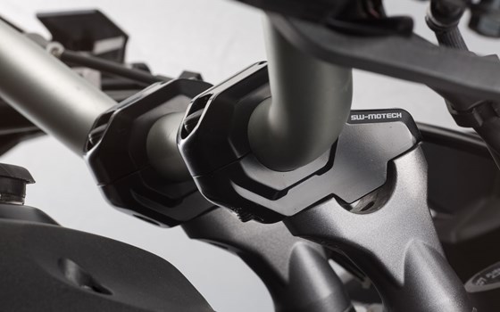 Lenkerverlegung für Ø 28 mm Lenker. H=30 mm. Verlegung um 22 mm. Schwarz. - Bild 2