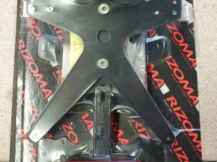 Rizoma Kennzeichenträger FZ1S Bild 1: Rizoma Kennzeichenträger FZ1S