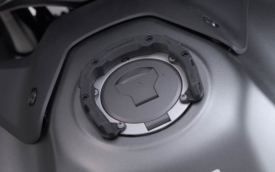 PRO Tankring. Schwarz. Honda-Modelle. Für Tank mit 7 Schrauben. - Bild 2