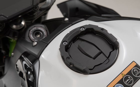 PRO Tankring. Schwarz. Kawasaki-Modelle (16-). - Bild 2