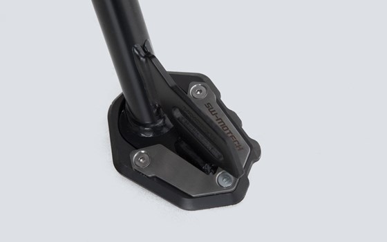 Seitenständerfuß-Verbreiterung. Schwarz/Silbern. BMW F 900 R / XR (19-). - Bild 2