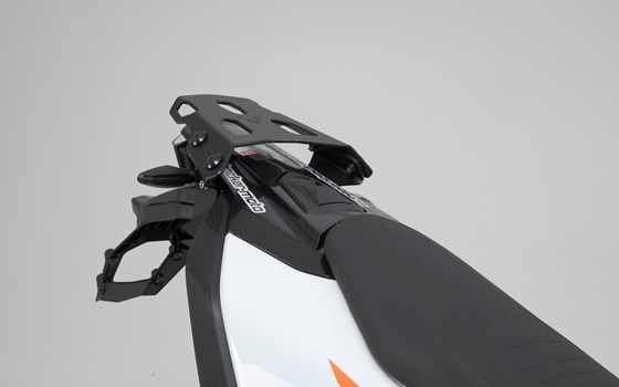 STREET-RACK Gepäckträger. Schwarz. KTM 690 Enduro / R, 690 SMC R (19-). - Bild 2 STREET-RACK Gepäckträger. Schwarz. KTM 690 Enduro / R, 690 SMC R (19-). - Bild 2