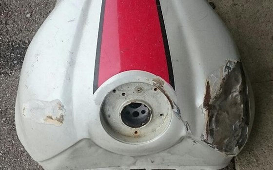 Yamaha R6 Tank beschädigt - Bild 1 Yamaha R6 Tank beschädigt - Bild 1