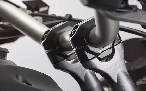 Lenkererhöhung für Ø 22 mm Lenker. H=30 mm. Schwarz. - Bild 2