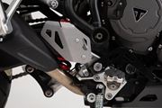 Fersenschutz rechts. Silbern. Triumph Tiger 900/GT/Rally/Pro (19-23).