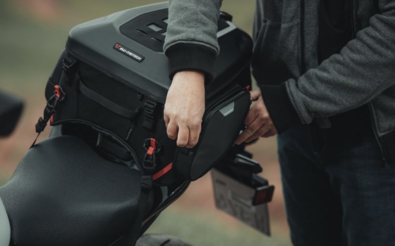 PRO Rearbag Hecktasche. 1680D Ballistic Nylon. Schwarz/Anthrazit. 22-34 l. - Bild 4