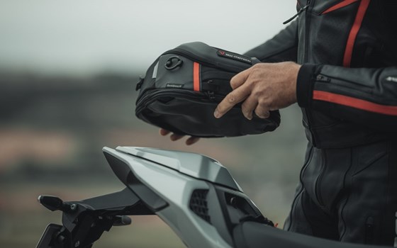PRO Roadpack Hecktasche. 1680D Ballistic Nylon. Schwarz/Anthrazit. 8-14 l. - Bild 3 PRO Roadpack Hecktasche. 1680D Ballistic Nylon. Schwarz/Anthrazit. 8-14 l. - Bild 3