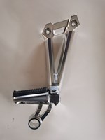 Fußrastenträger links hinten