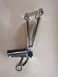 Fußrastenträger links hinten