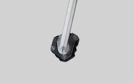 Seitenständerfuß-Verbreiterung. Schwarz/Silbern. Triumph Tiger 900/GT/Pro (19-). - Bild 4