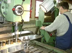 4-Zylinder Kurbelgehäuse für größere Laufbuchsen aufspindeln. 4-Zylinder Kurbelgehäuse für größere Laufbuchsen aufspindeln.