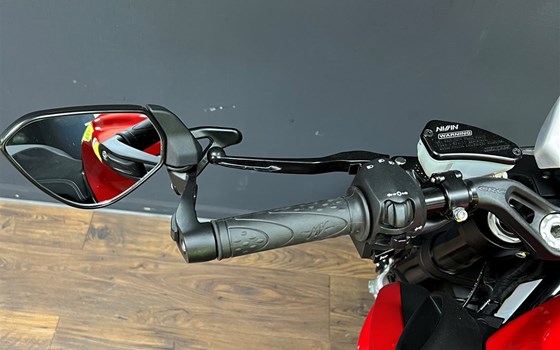 MV Agusta Dragster 800 R 2023 - Bild 10