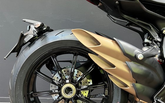 MV Agusta Dragster 800 R 2023 - Bild 4