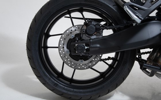 Sturzpad-Kit für Hinterachse. Schwarz. Yamaha Tracer 9 / GT (20-). - Bild 2