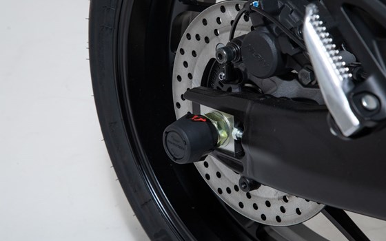 Sturzpad-Kit für Hinterachse. Schwarz. Yamaha Tracer 9 / GT (20-). - Bild 4