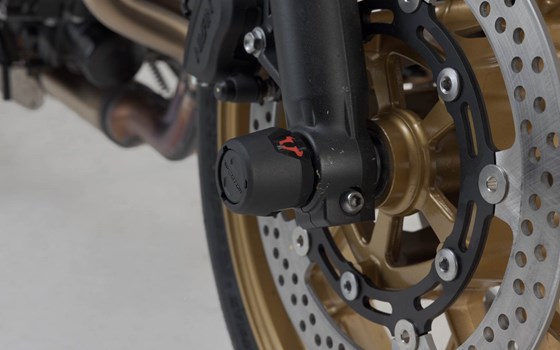 Sturzpad-Kit für Vorderachse. Schwarz. Kawasaki Z650, Ninja 650, Ninja 7 Hybrid. - Bild 4 Sturzpad-Kit für Vorderachse. Schwarz. Kawasaki Z650, Ninja 650, Ninja 7 Hybrid. - Bild 4