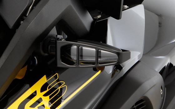 Blinkerschutzbügel für LED-Multifunktionsblinker kurzer Sockel - schwarz - Stück - Bild 1 Blinkerschutzbügel für LED-Multifunktionsblinker kurzer Sockel - schwarz - Stück - Bild 1