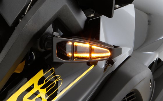 Blinkerschutzbügel für LED-Multifunktionsblinker kurzer Sockel - schwarz - Stück - Bild 2