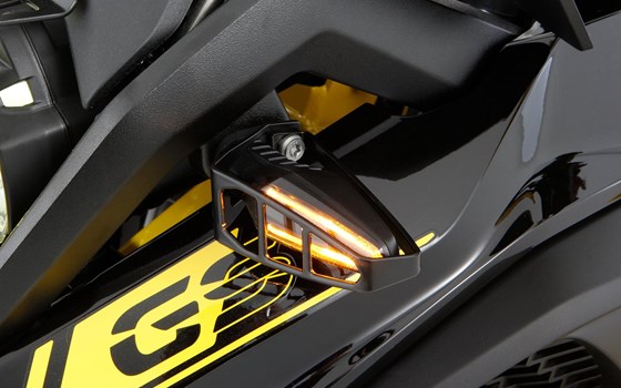 Blinkerschutzbügel für LED-Multifunktionsblinker kurzer Sockel - schwarz - Satz - Bild 3 Blinkerschutzbügel für LED-Multifunktionsblinker kurzer Sockel - schwarz - Satz - Bild 3