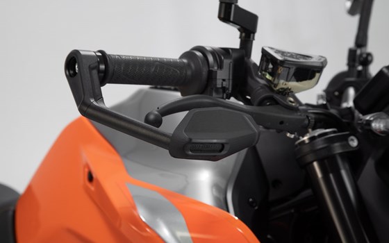 Hebelschützer mit Windabweiser. Schwarz. KTM 790/890/990 Duke, 1290 Super Duke R. - Bild 4