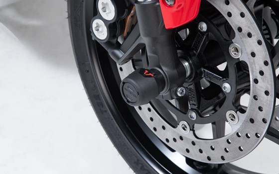 Sturzpad-Kit für Vorderachse. Schwarz. Yamaha Tracer 9 / GT (20-). - Bild 4 Sturzpad-Kit für Vorderachse. Schwarz. Yamaha Tracer 9 / GT (20-). - Bild 4