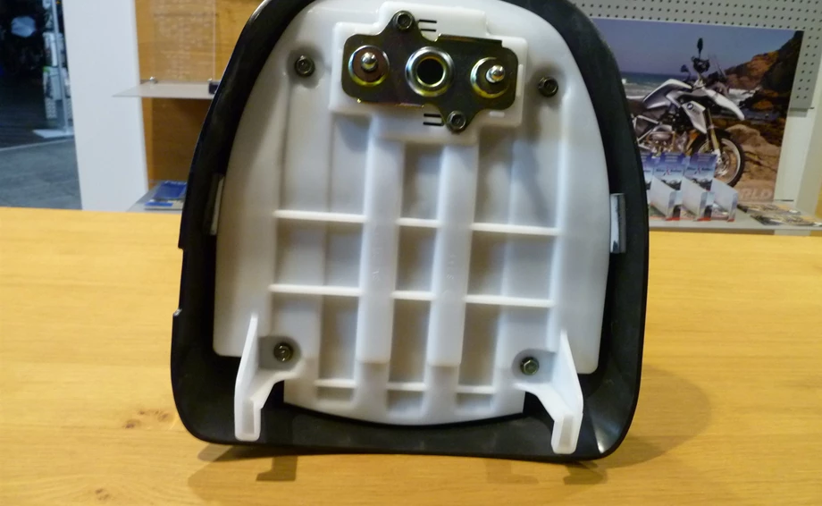 Soziusabdeckung SUZUKI GSX1300R Hayabusa 1. Modell schwarz **NEW OLD STOCK** Bild 3: Soziusabdeckung SUZUKI GSX1300R Hayabusa 1. Modell schwarz **NEW OLD STOCK**