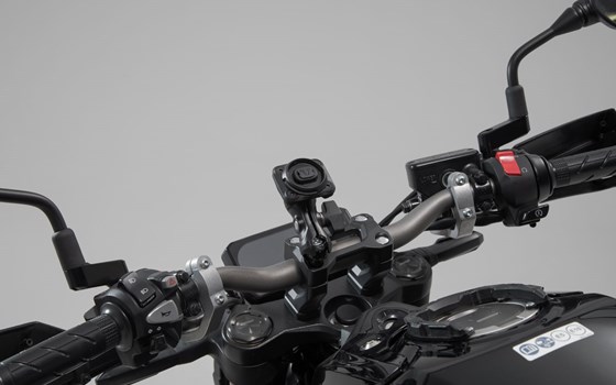 Universal Navi-Kit mit Smartphone Drybag. Inkl. 2"" Klemmarm. Für Lenker/ Spiegelgewinde. - Bild 2