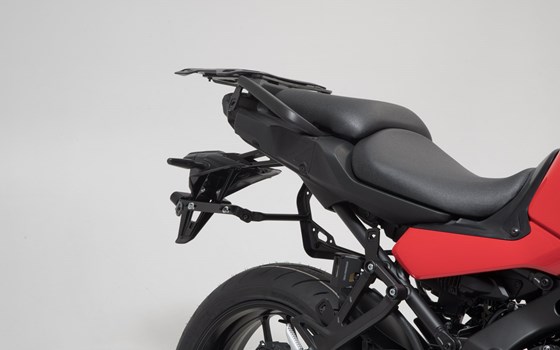 PRO Seitenträger. Schwarz. Yamaha Tracer 9 / GT (20-) / GT+ (22-). - Bild 5