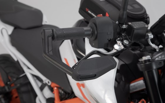 Hebelschützer mit Windabweiser. Schwarz. 390 Duke, Monster 937, MT-03, Tuono 1100. - Bild 4 Hebelschützer mit Windabweiser. Schwarz. 390 Duke, Monster 937, MT-03, Tuono 1100. - Bild 4