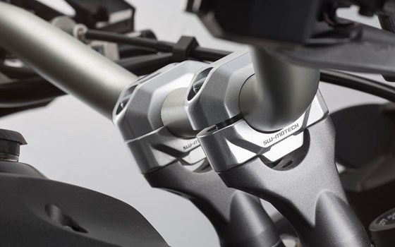 Lenkererhöhung für Ø 22 mm Lenker. H=30 mm. Silbern. - Bild 2