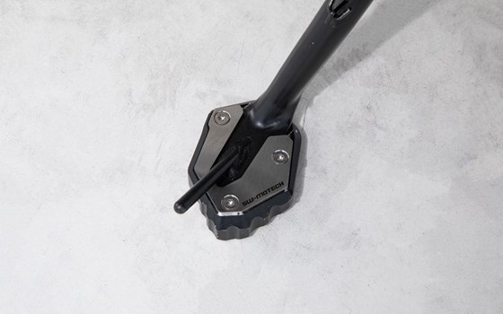 Seitenständerfuß-Verbreiterung. Schwarz/Silbern. Yamaha Tracer 9 Modelle (20-). - Bild 2