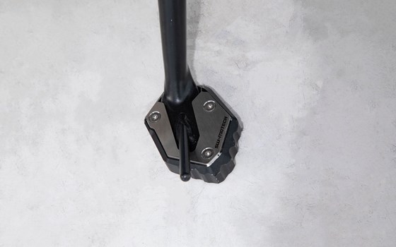 Seitenständerfuß-Verbreiterung. Schwarz/Silbern. Yamaha Tracer 9 Modelle (20-). - Bild 3