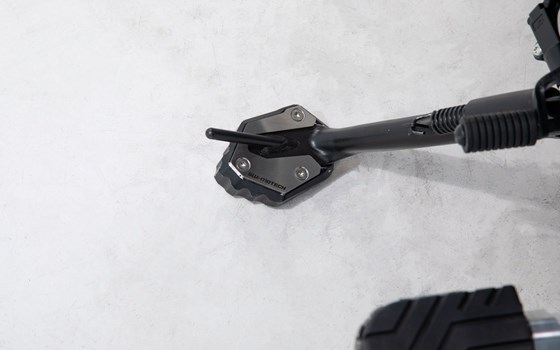 Seitenständerfuß-Verbreiterung. Schwarz/Silbern. Yamaha Tracer 9 Modelle (20-). - Bild 4