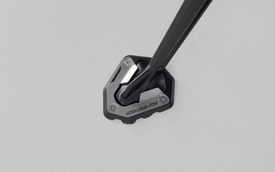 Seitenständerfuß-Verbreiterung. Schwarz/Silbern. KTM 1290 Super Adventure/S (21-). - Bild 1