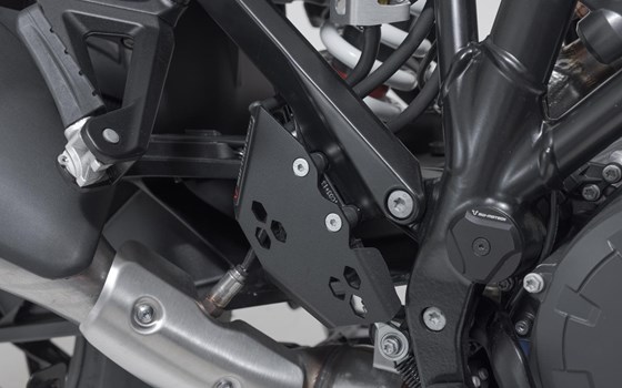 Bremspumpen-Schutz. Schwarz. KTM 1290 Super Adventure (21-). - Bild 2