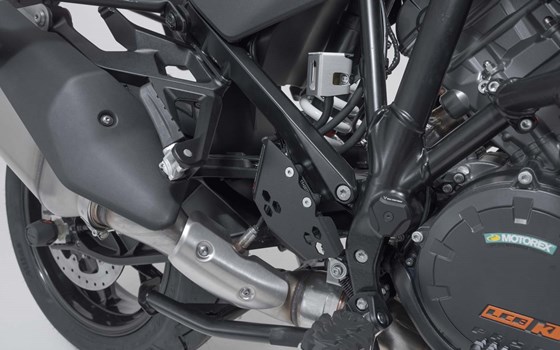 Bremspumpen-Schutz. Schwarz. KTM 1290 Super Adventure (21-). - Bild 3