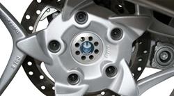 Radachsabdeckung m. Emblem für BMW K1200R & K1200R Sport Radachsabdeckung m. Emblem für BMW K1200R & K1200R Sport