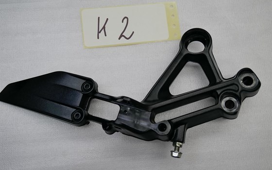 FUSSRASTENTRÄGER VORNE RECHTS - Bild 1  	FUSSRASTENTRÄGER VORNE RECHTS - Bild 1