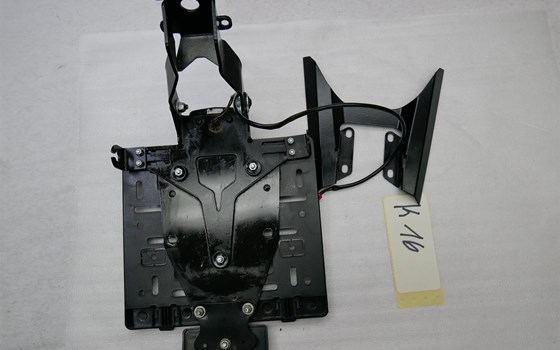 kurzer Kennzeichenhalter KTM 125 Duke - Bild 2 kurzer Kennzeichenhalter KTM 125 Duke - Bild 2