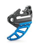 BREMSSATTELTRÄGER MIT BREMSSCHEIBENSCHUTZ