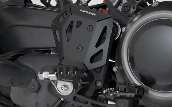 Bremspumpen-Schutz. Schwarz. Harley-Davidson Pan America (21-). - Bild 1 Bremspumpen-Schutz. Schwarz. Harley-Davidson Pan America (21-). - Bild 1