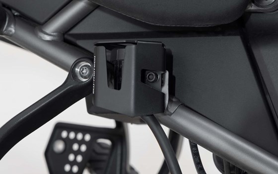 Bremsflüssigkeitsbehälter-Schutz. Schwarz. Harley-Davidson Pan America (21-). - Bild 1 Bremsflüssigkeitsbehälter-Schutz. Schwarz. Harley-Davidson Pan America (21-). - Bild 1