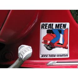 Aufkleber mit Motiv "real men kick their scooters!"