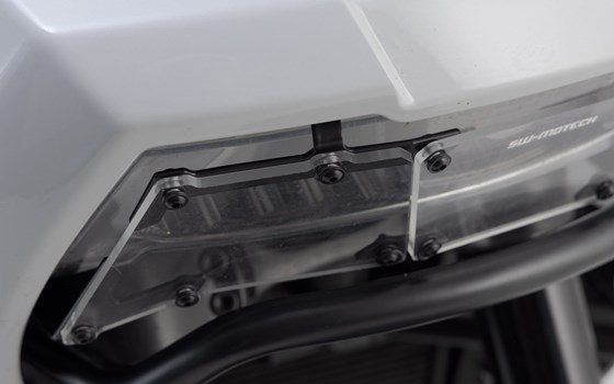 Scheinwerferschutz. Halterung mit Blende. Harley-D Pan America (21-). - Bild 4